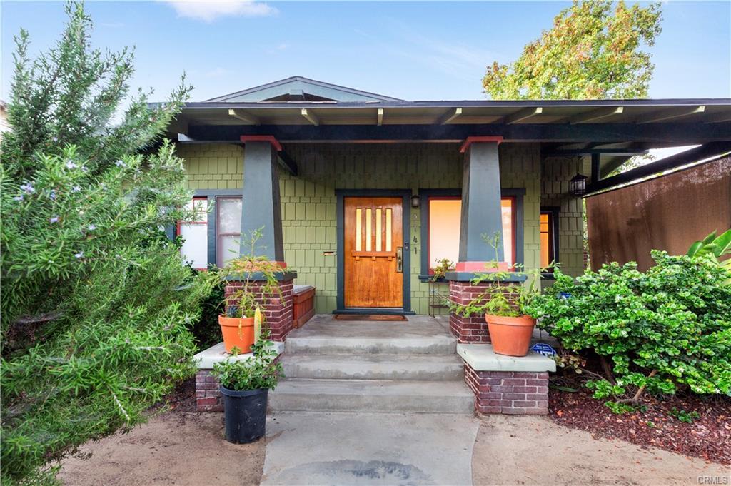 Foto principal - 3141 E 8th St