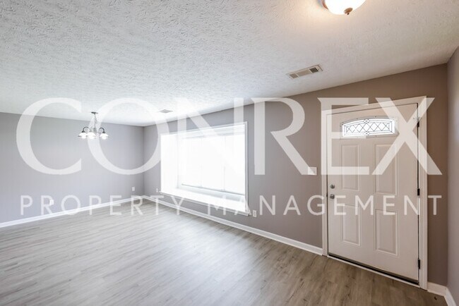 Building Photo - Three Bedroom Brick Home