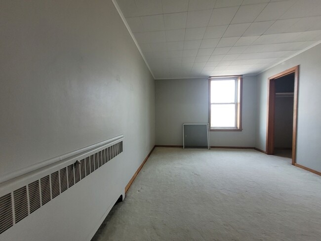 Building Photo - 110 S Main St