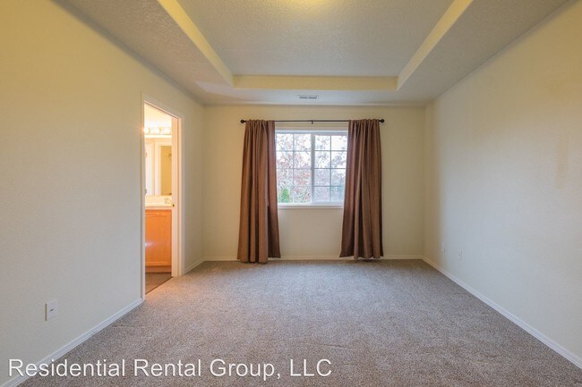 Building Photo - 42037 NW Elmhurst Ct