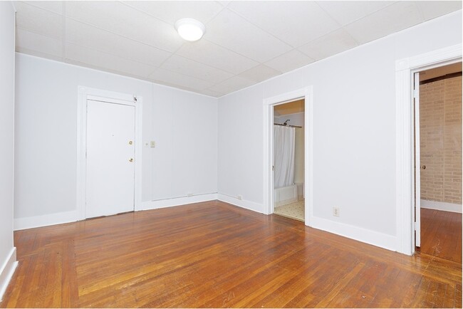 Building Photo - 338 Madison Ave