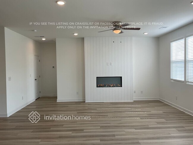 Foto del edificio - 271 W Millbrook Dr