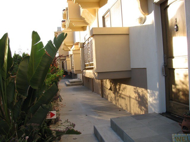 Primary Photo - 6541 Odessa Ave