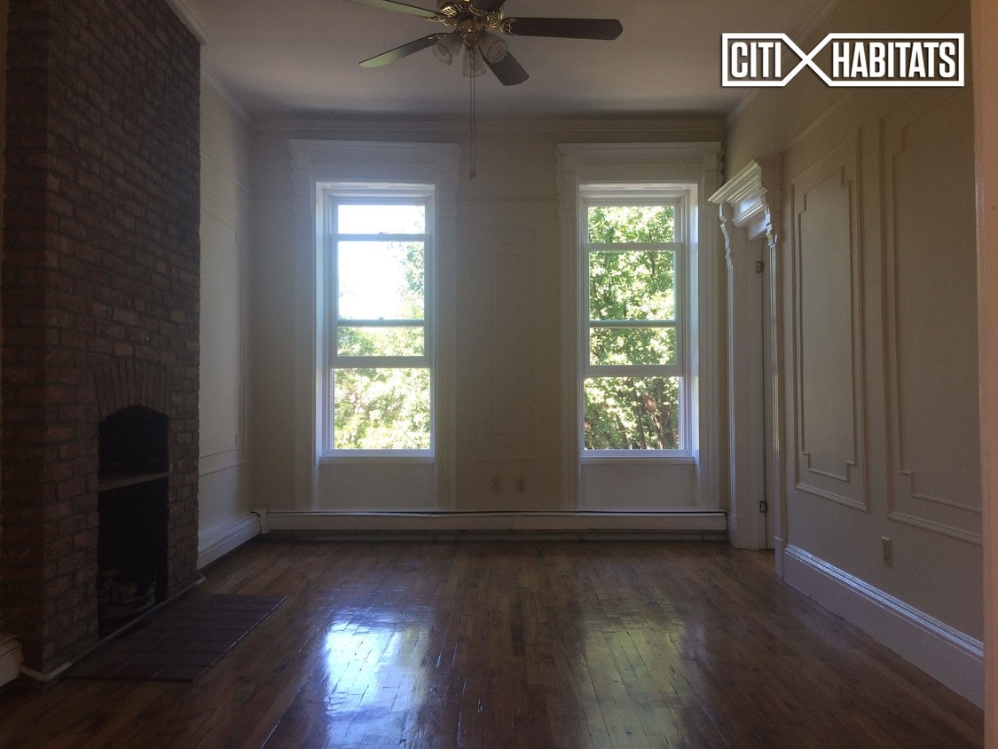 Primary Photo - 477 Clinton St