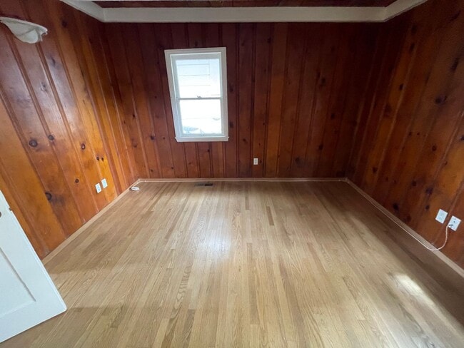 Building Photo - 2 Bed 1 Ba PG House walking distance to beach