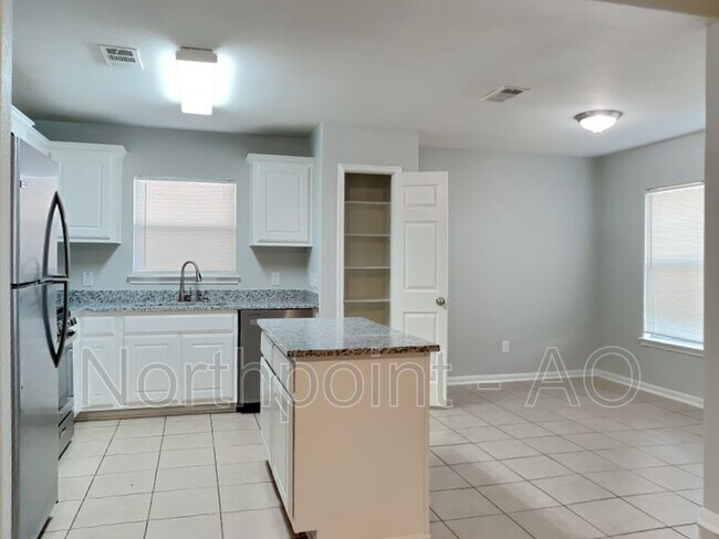 Foto del edificio - 605 Misty Mountain Dr