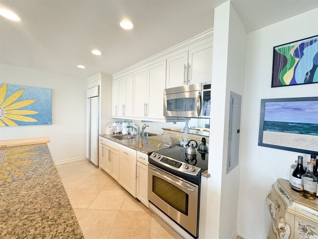 Building Photo - 261 Dune Rd