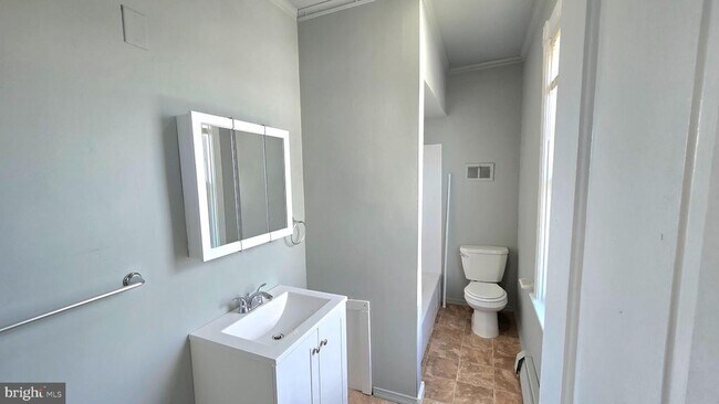 Building Photo - 52 E Hancock St