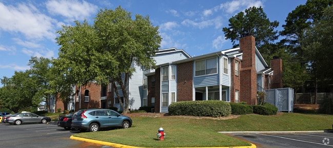 Building Photo - Hampton Courts