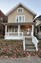 Building Photo - 823 Oakwood Ave