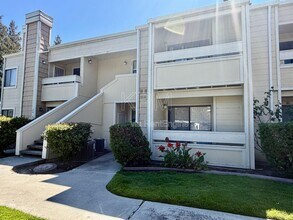 Building Photo - 1537 Pyrenees Ave