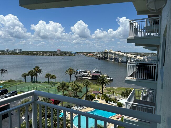 Foto del edificio - 100 Silver Beach Ave