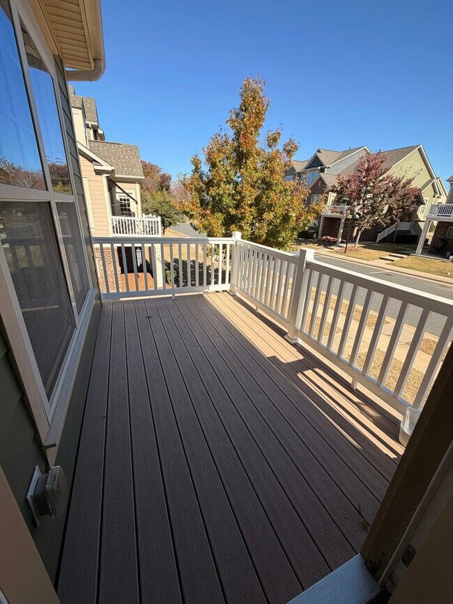 Foto del edificio - 6258 Cloverdale Dr