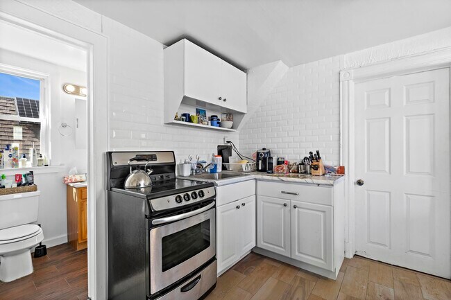 Building Photo - 16 E 40th St