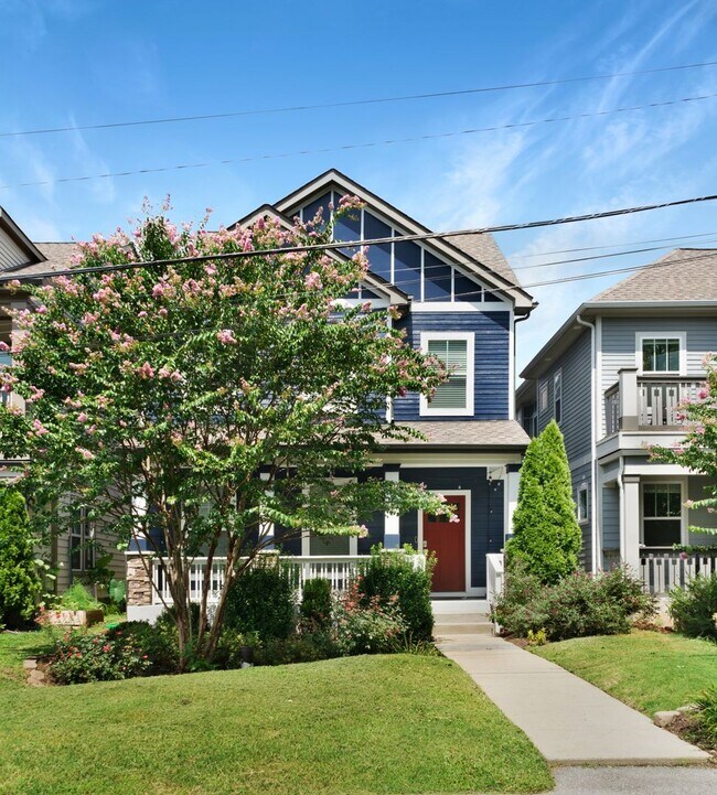 Foto del edificio - Charming FURNISHED East Nashville Home-181...