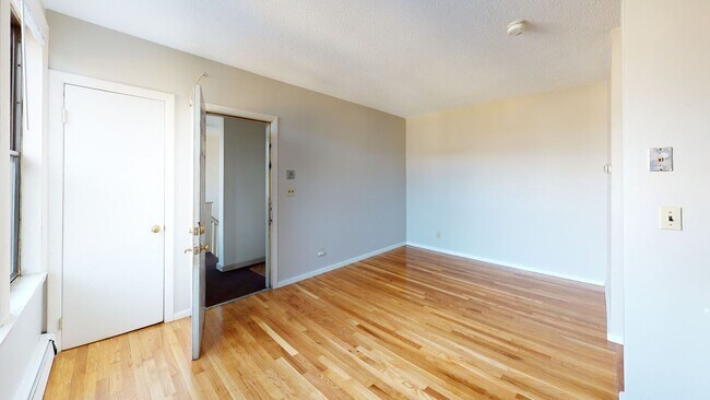 Building Photo - Modern functionality and classic charm