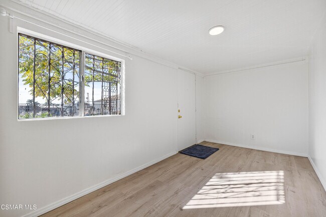 Foto del edificio - 11018 Sutter Ave