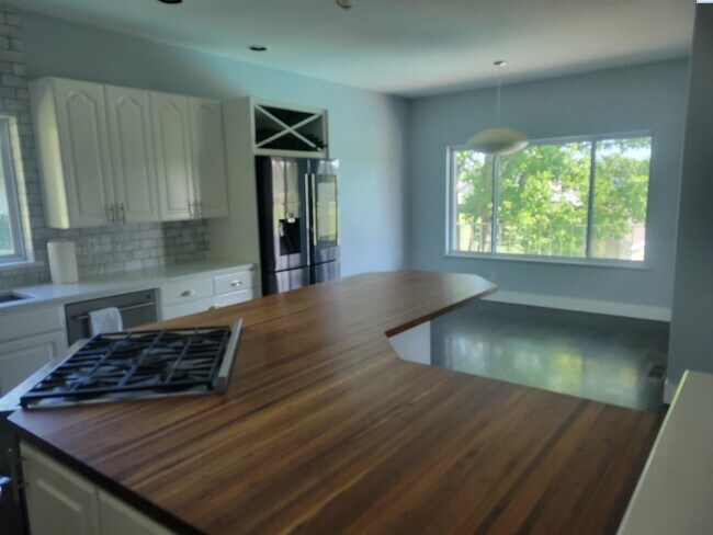 Foto del edificio - 7624 River Blvd