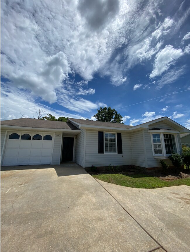 Building Photo - Updated 3 Bedroom Home in Opelika!