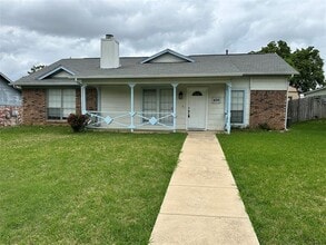 Building Photo - 1133 Woodrow Dr