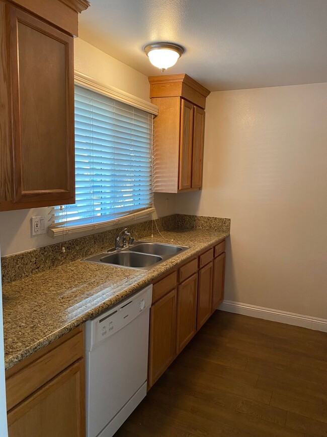 Building Photo - 2-Bedroom Costa Mesa Condo with Pool Acces...