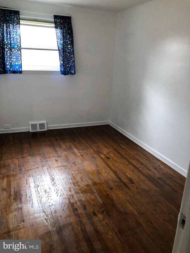 Foto del edificio - 2259 Strahle St