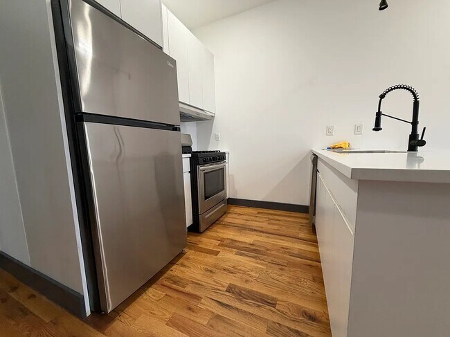 Foto del edificio - 568 Communipaw Ave