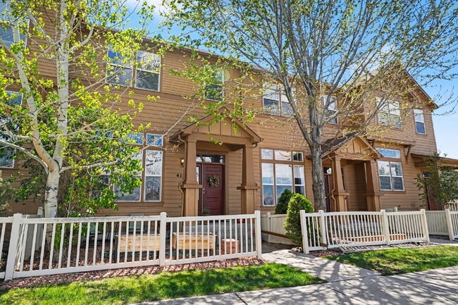 "Discover Your Dream Home: Spacious 3-Bedroom Townhouse in Scenic Castle Rock!" - "Discover Your Dream Home: Spacious 3-Bedroom Townhouse in Scenic Castle Rock!"