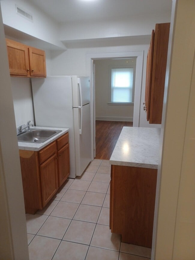 Kitchen 2 - 5004 Ebersole Ave