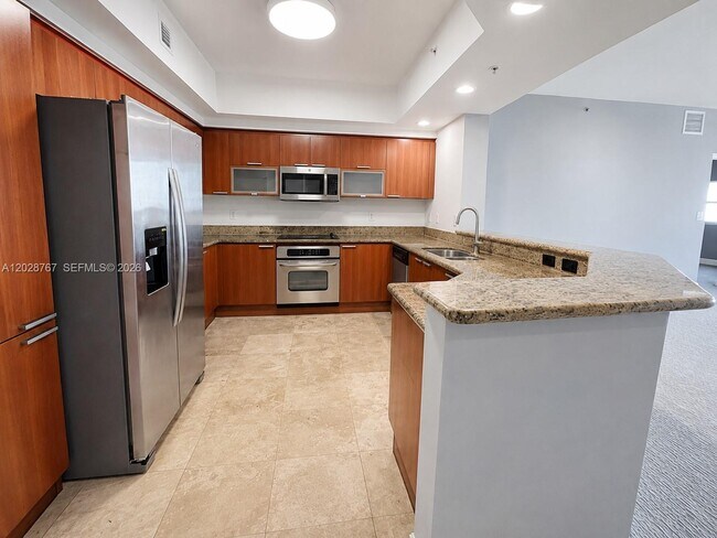 Foto del edificio - 14951 Royal Oaks Ln