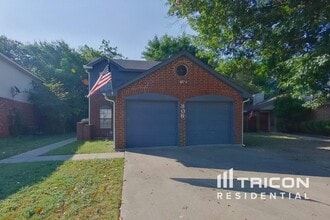 Building Photo - 806 Gable Ave