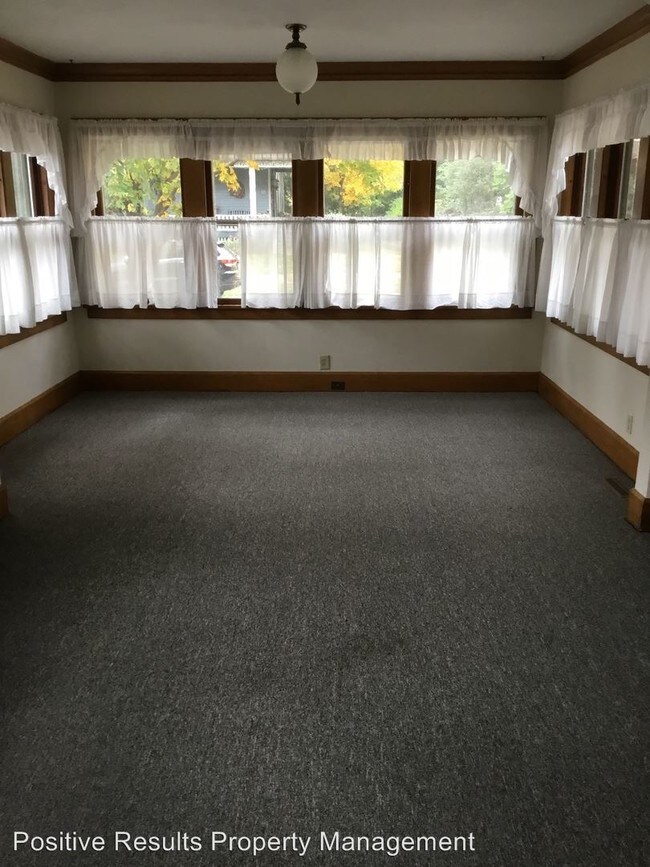 Building Photo - 4 br, 2 bath House - 130 S. Highland Ave.