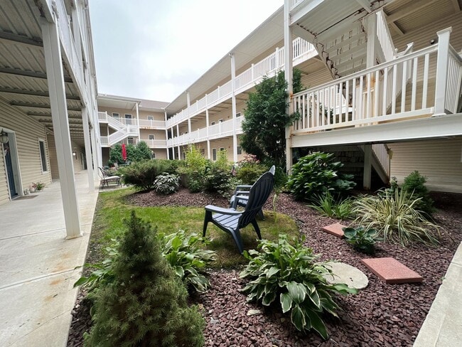 Building Photo - Bath View Condo with Covered Deck, 1.5 bat...