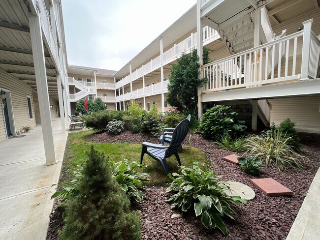 Foto del edificio - Bath View Condo with Covered Deck, 1.5 bat...