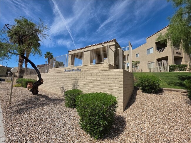 Building Photo - 2200 Highpointe Dr