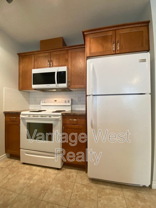 Photo du bâtiment - 598-598 Sutherland Ave