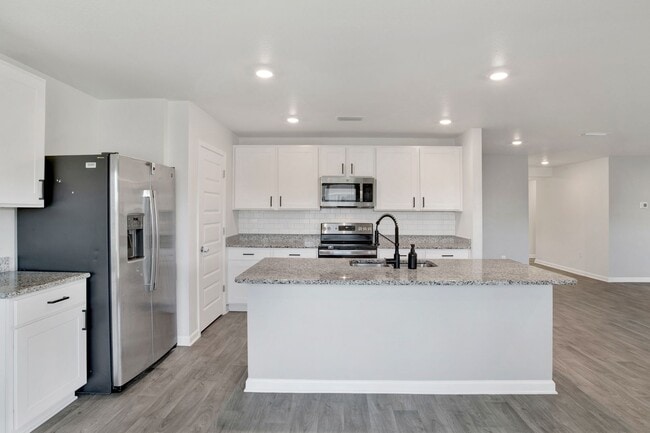 Foto del edificio - 2022 Built 4 Bed/2 Bath Smart-Home within ...