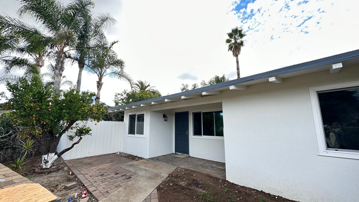 Primary Photo - Remodeled 3 bd in Vista with large garage