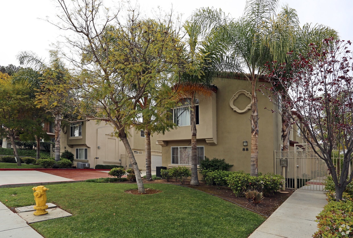 Building Photo - 88 4th Ave