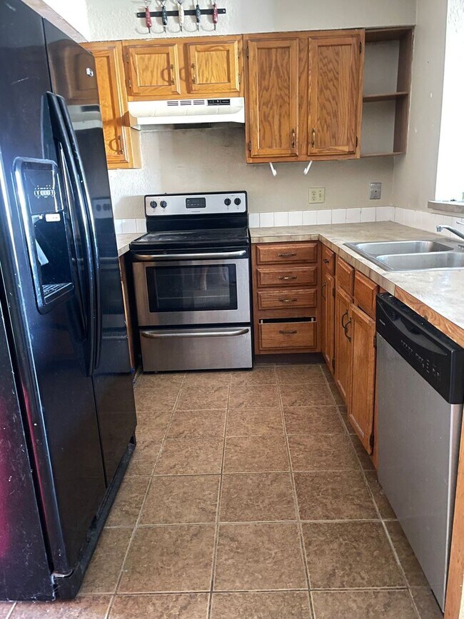 Foto del edificio - Three Bedroom Two Bathroom Home