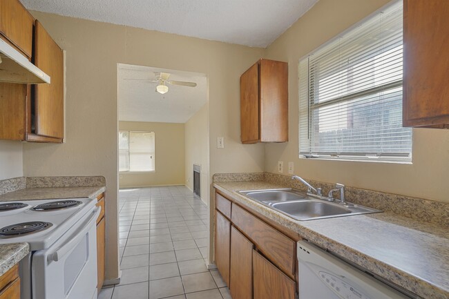 Building Photo - 1609 Windsong Ln
