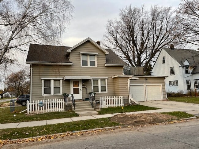 Building Photo - 932 Bell Ave