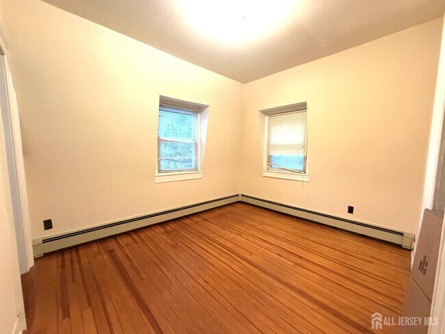 Foto del edificio - 207 Woodbridge Ave