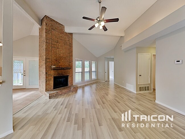 Building Photo - 404 Lemon Dr