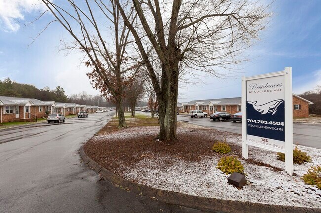 Residences at College Road - 125 College Ave