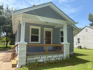 Building Photo - 807 S Poplar St