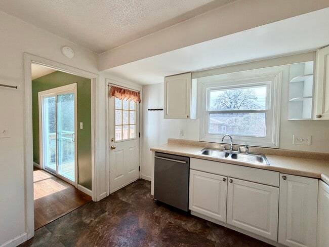 Building Photo - 1109 W Kirby Ave