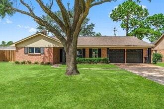 Building Photo - 1631 Shadow Bend Dr