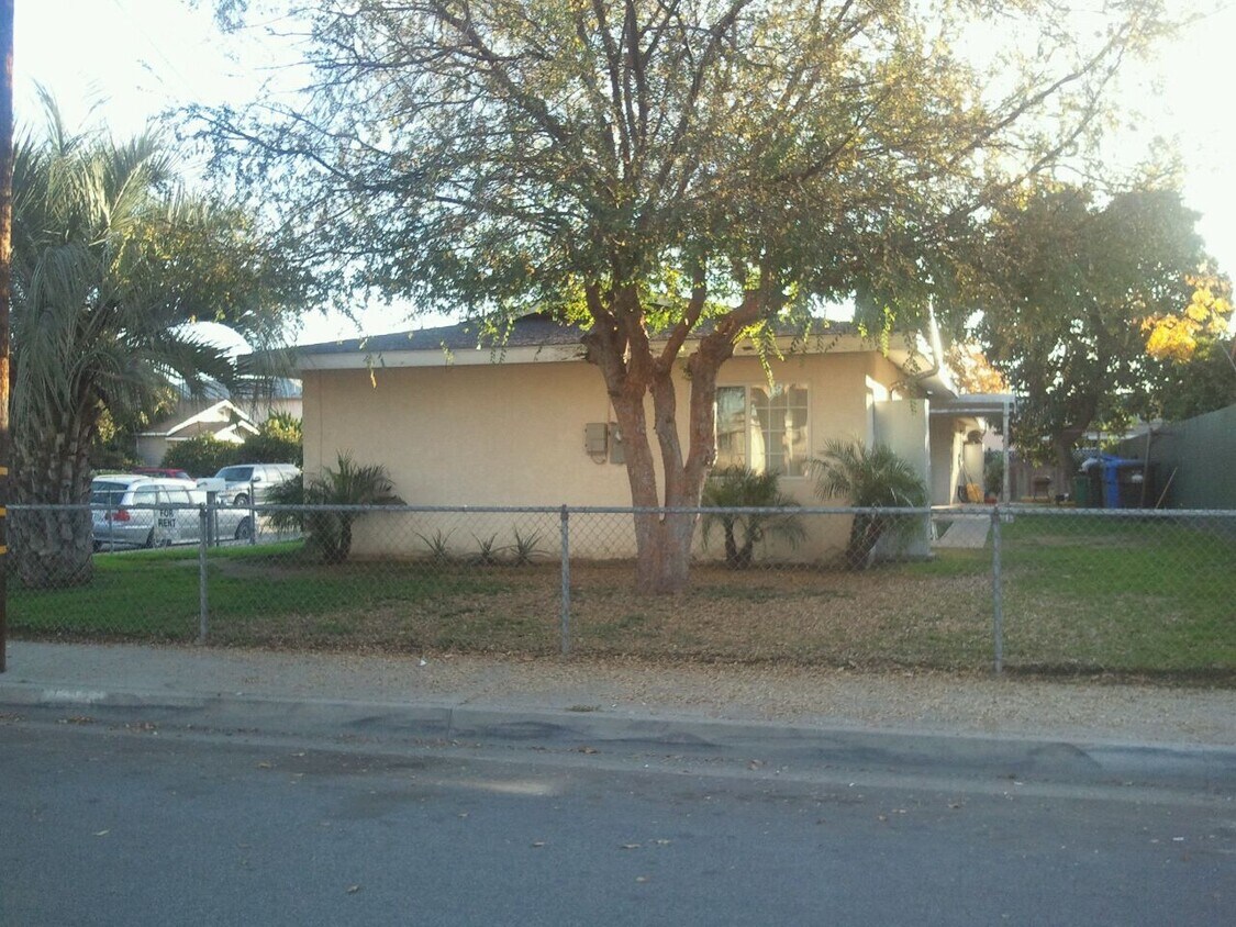 Foto principal - 11434 Walnut St