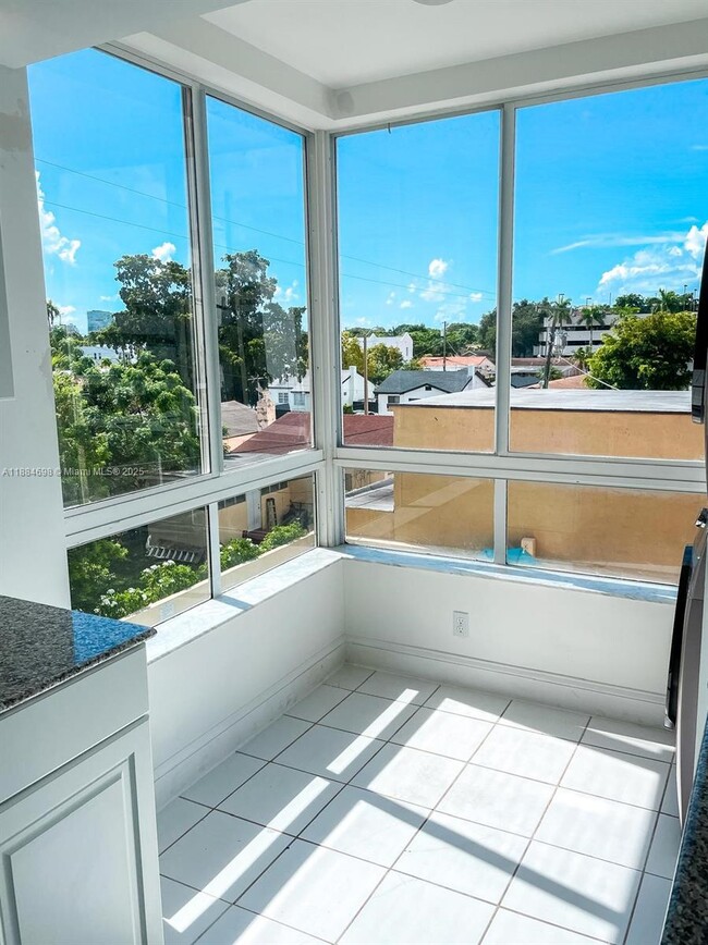 Foto del edificio - 2501 Douglas Rd
